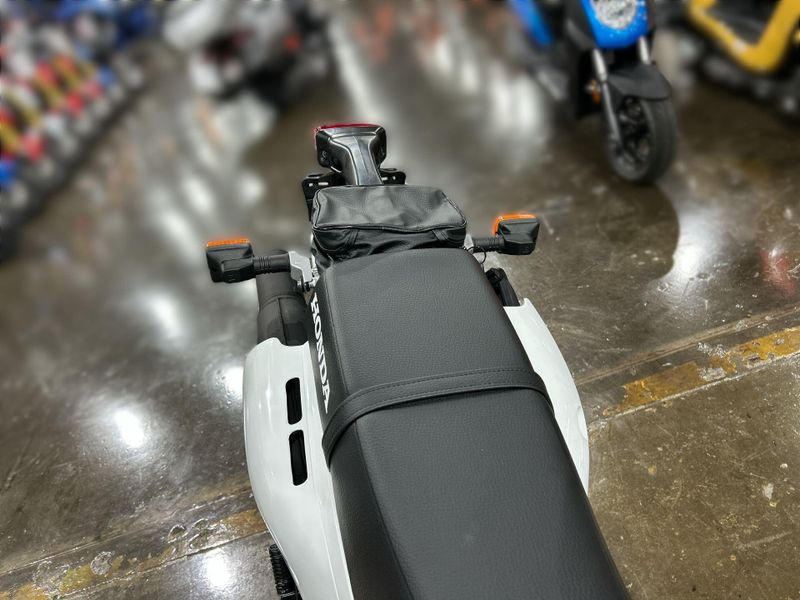 2025 Honda XR650L Image 25