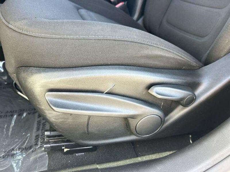 Used 2018 Jeep Renegade LatitudeImage 19