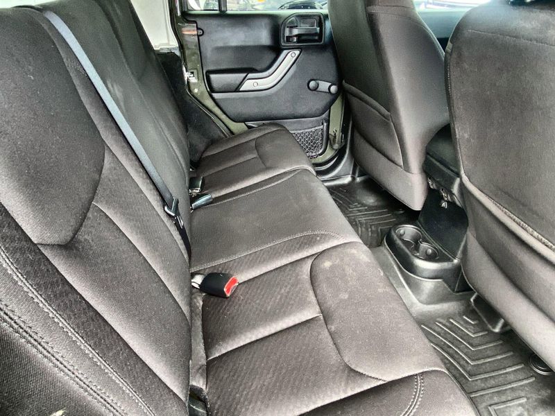 Used 2015 Jeep Wrangler Unlimited SportImage 23