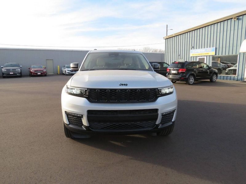 2022 Jeep Grand Cherokee L Limited 4x4 4dr SUV in a Gray exterior color and Taninterior. Militello Motors ​507-200-4344 militellomotors.net 