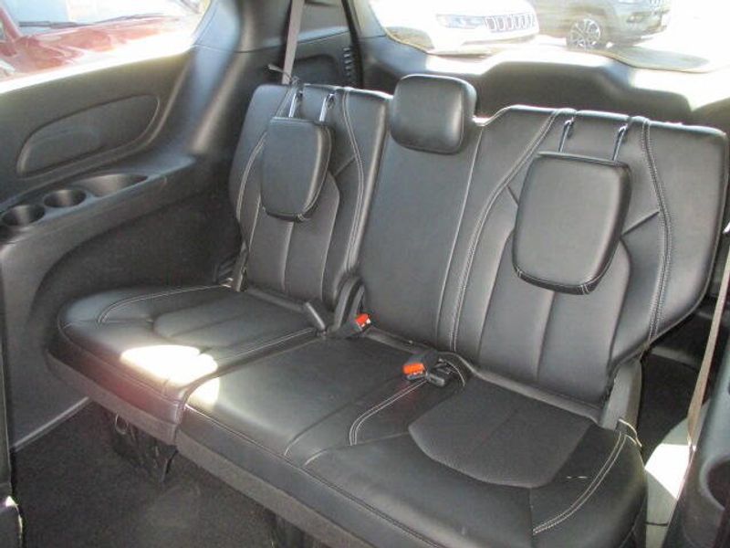 Used 2025 Chrysler Pacifica SelectImage 23