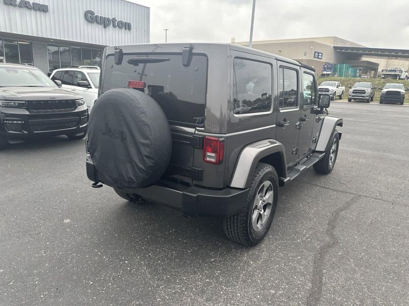 2017 Jeep Wrangler Unlimited SaharaImage 7