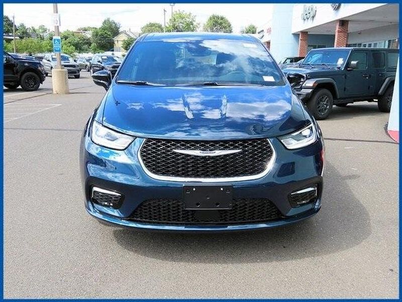 New 2025 Chrysler Pacifica SelectImage 3
