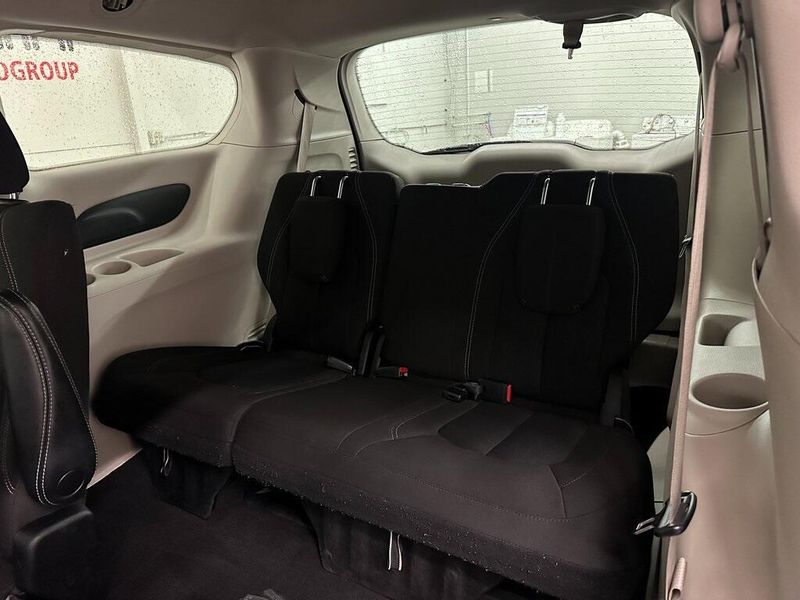 2022 Chrysler Voyager LXImage 23