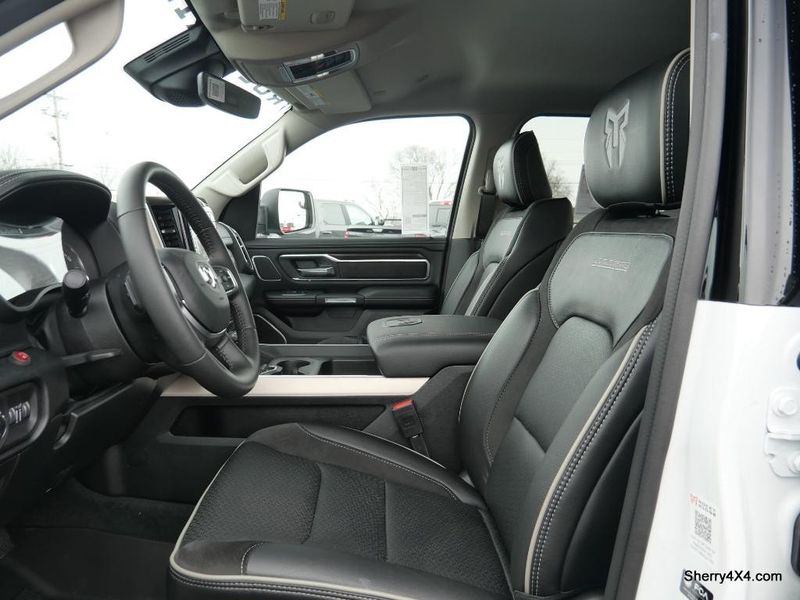 2022 RAM 1500 Laramie Crew Cab 4x4 5