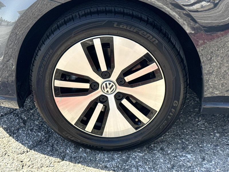 Used 2018 Volkswagen e-Golf 4-Door SE