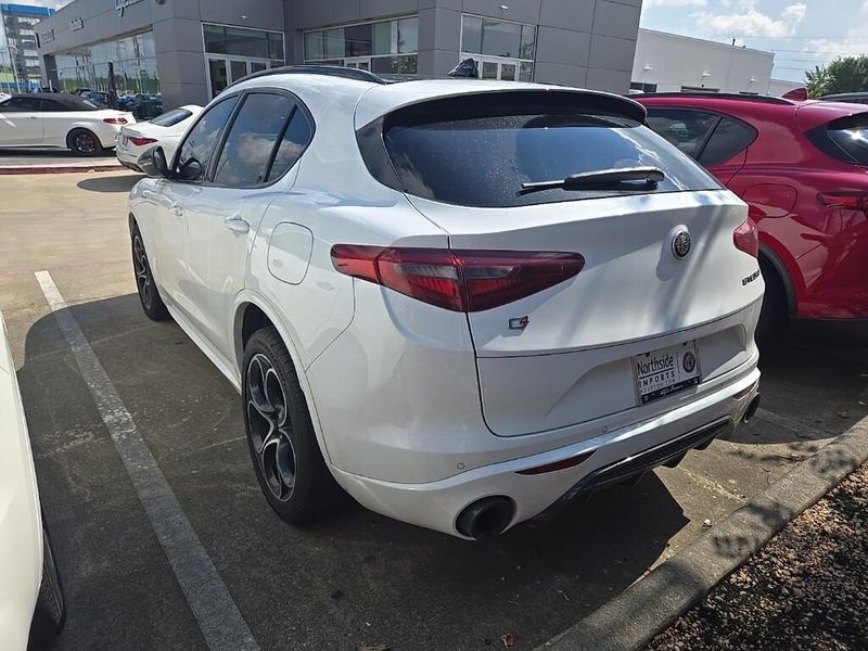 2022 Alfa Romeo Stelvio Ti Sport photo 4