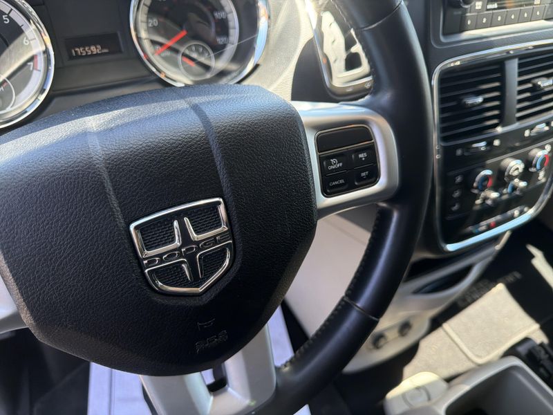 Used 2016 Dodge Grand Caravan SEImage 37