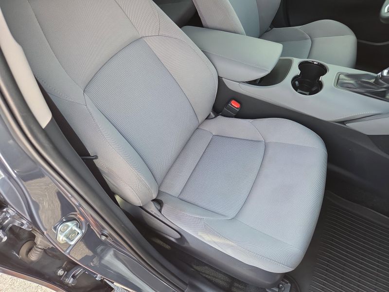 2022 Toyota Venza LE photo 16