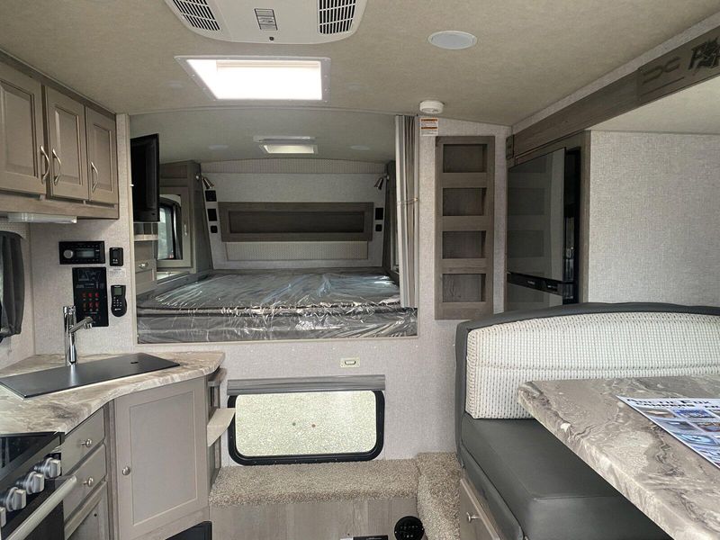 2024 ARCTIC FOX 990  in a MOON STONE exterior color. Legacy Powersports 541-663-1111 legacypowersports.net 
