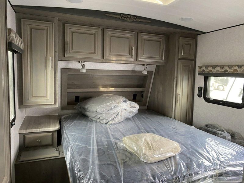 New 2025 ARCTIC FOX 32A Image 24