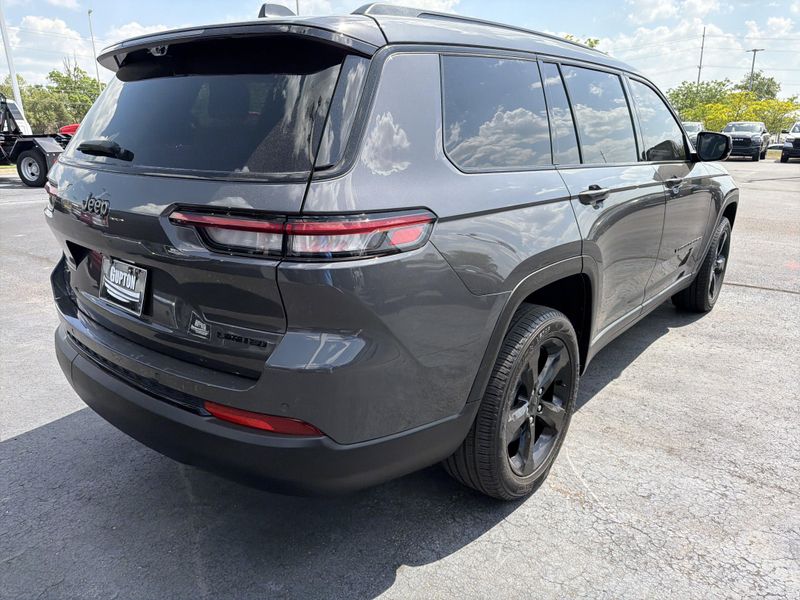 Used 2024 Jeep Grand Cherokee L LimitedImage 8