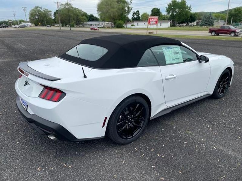 2025 Ford Mustang EcoBoost photo 7