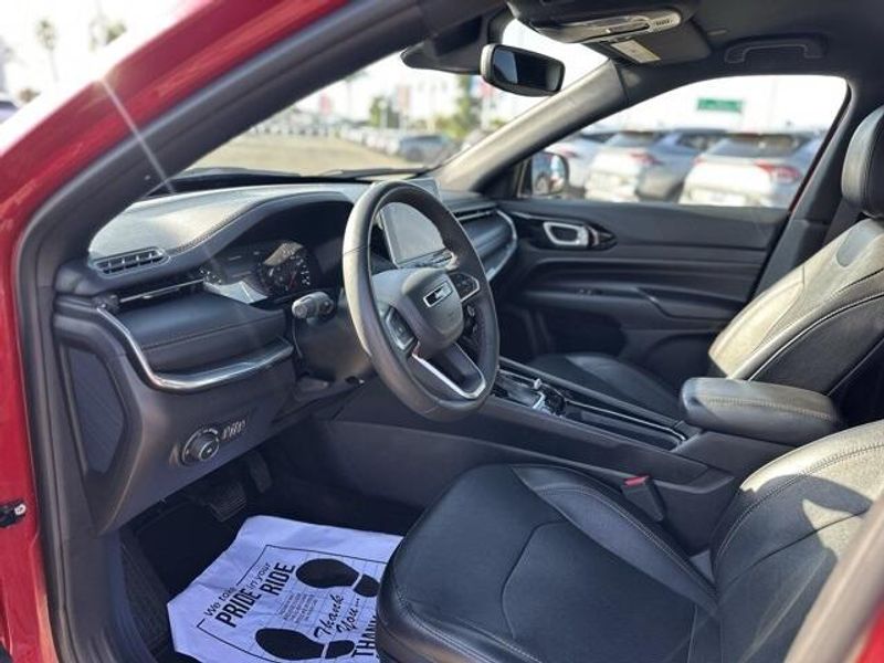 Used 2023 Jeep Compass LimitedImage 9