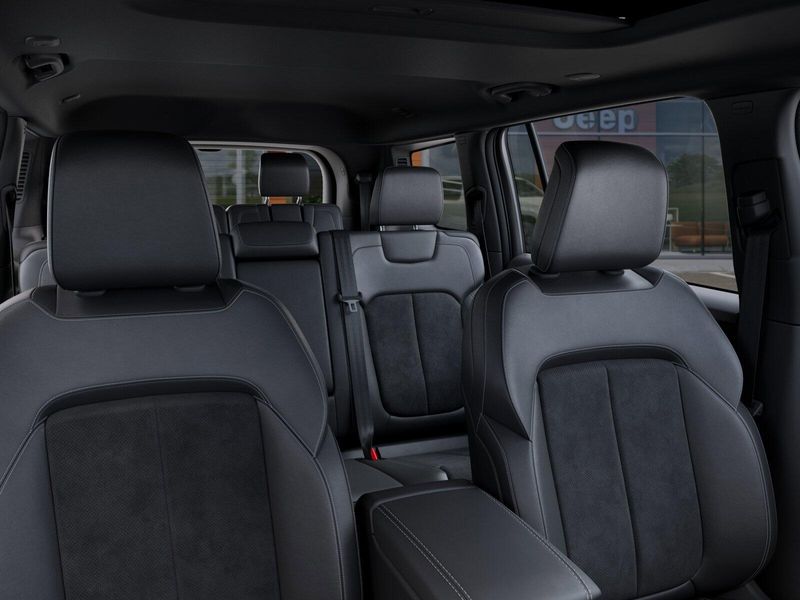 New 2026 Jeep Grand Cherokee L Laredo Altitude 4x4Image 26