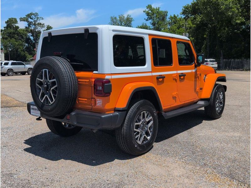 New 2026 Jeep Wrangler 4-door SaharaImage 5