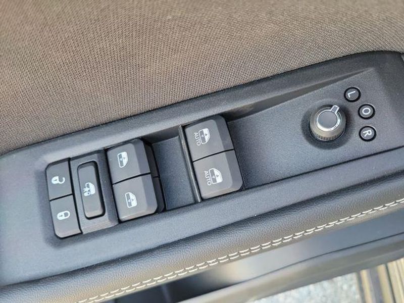 New 2026 Jeep Cherokee Laredo 4x4