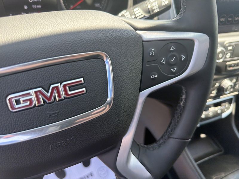 Used 2024 GMC Terrain SLTImage 43