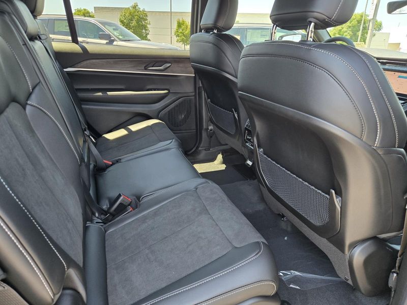 New 2026 Jeep Grand Cherokee L Laredo Altitude 4x4