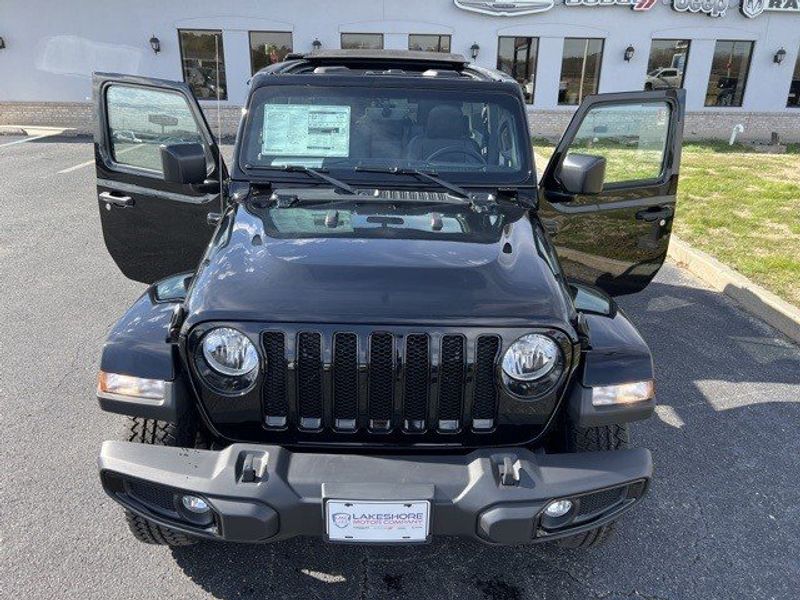2023 Jeep Wrangler 4-door Sahara Altitude 4x4Image 31