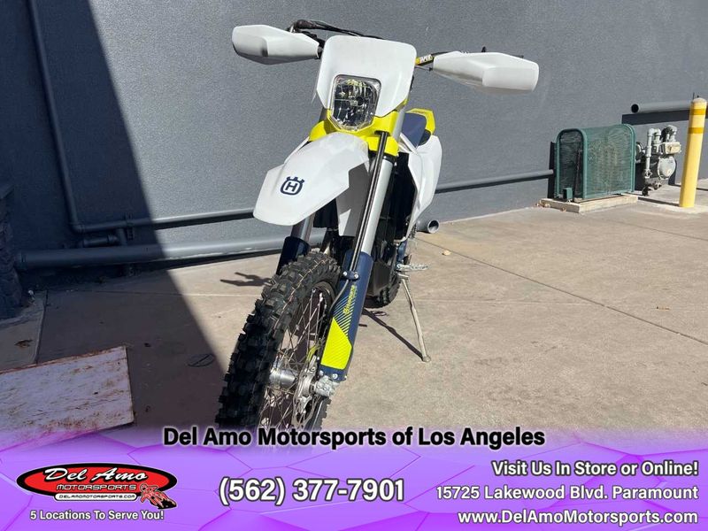 2024 HUSQVARNA FE 501W  in a WHITE exterior color. Del Amo Motorsports of Los Angeles (562) 262-9181 delamomotorsports.com 