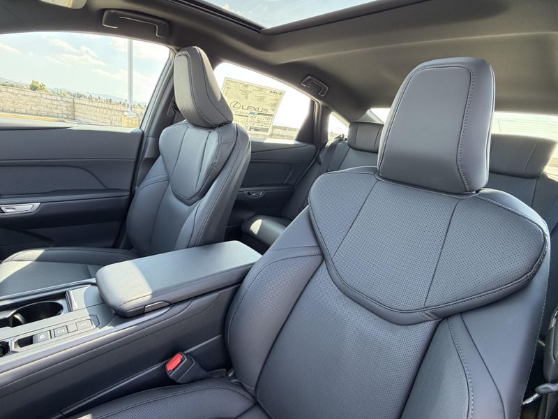 New 2026 Lexus ES 350e PremiumImage 21