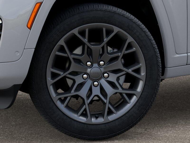 New 2025 Jeep Grand Cherokee Summit Reserve 4x4Image 4