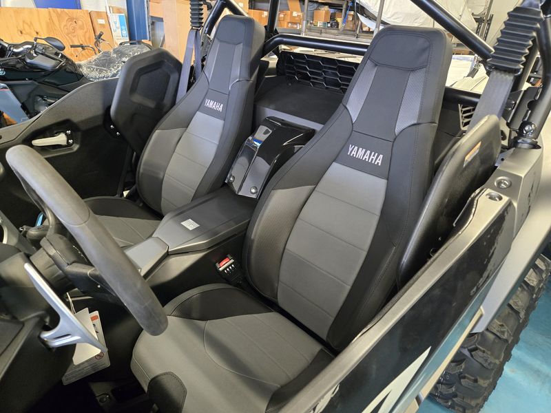 2025 Yamaha YXZ1000R EPS SS XTR MATTE GREY AND METALLIC BLACK Image 14