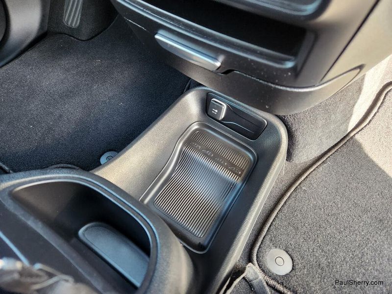 New 2026 Chrysler Voyager LX