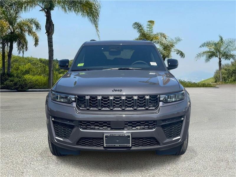 New 2026 Jeep Grand Cherokee Laredo Altitude 4x2