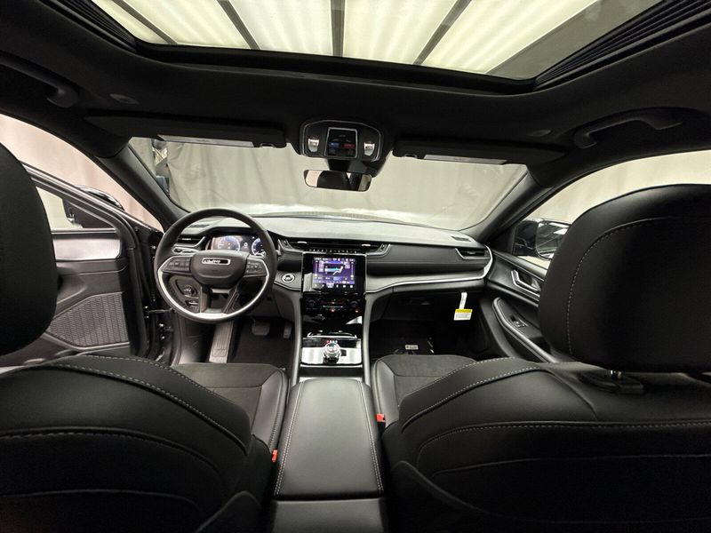 New 2025 Jeep Grand Cherokee L Altitude X 4x4Image 8