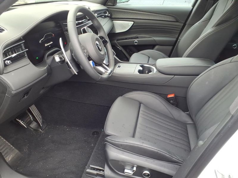 New 2026 Maserati Grecale ModenaImage 11