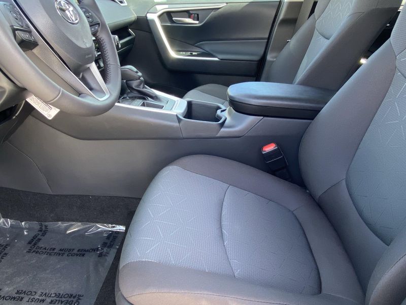 2025 Toyota RAV4 XLEImage 14
