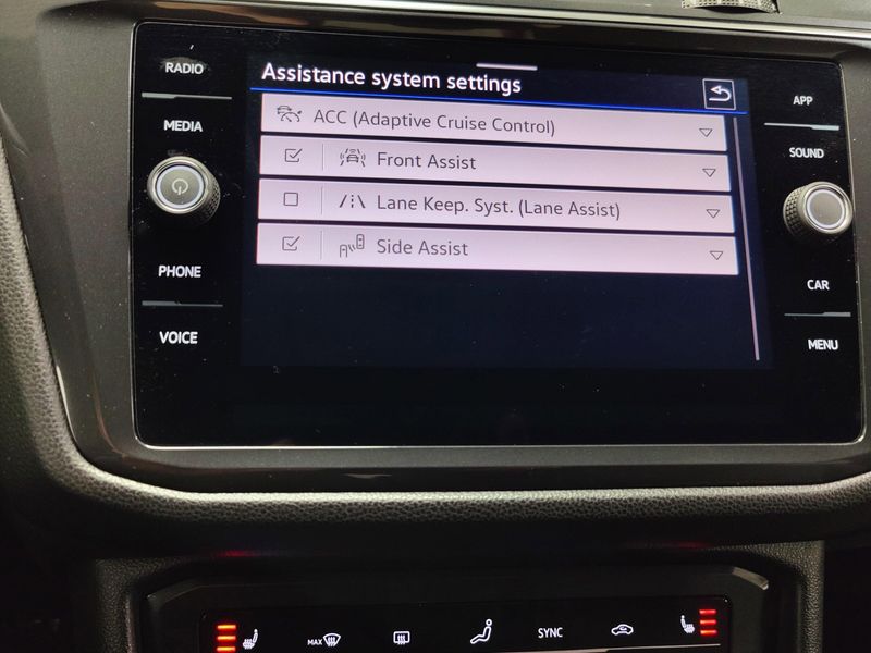 Used 2022 Volkswagen Tiguan SE R-Line Black AWD w/SUnroofImage 11