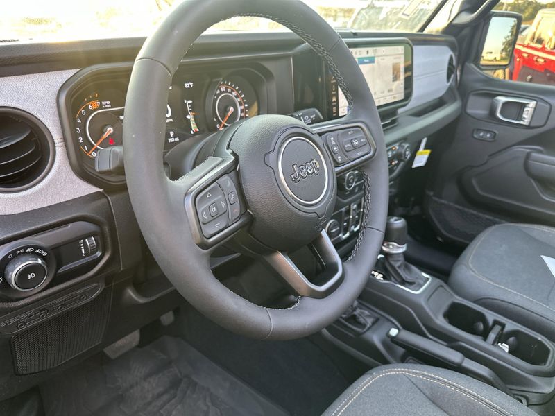 New 2025 Jeep Wrangler 4-door Sport SImage 27