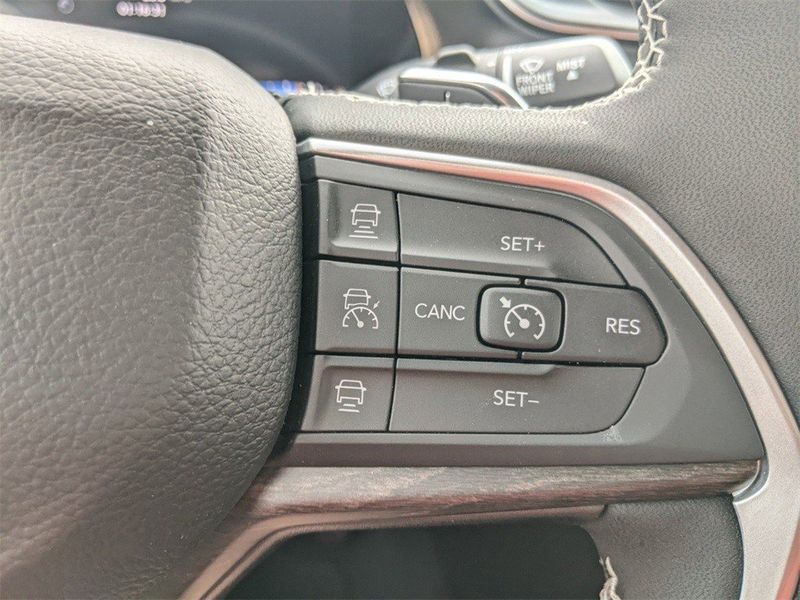 2023 Jeep Grand Cherokee L Limited 4x2Image 25