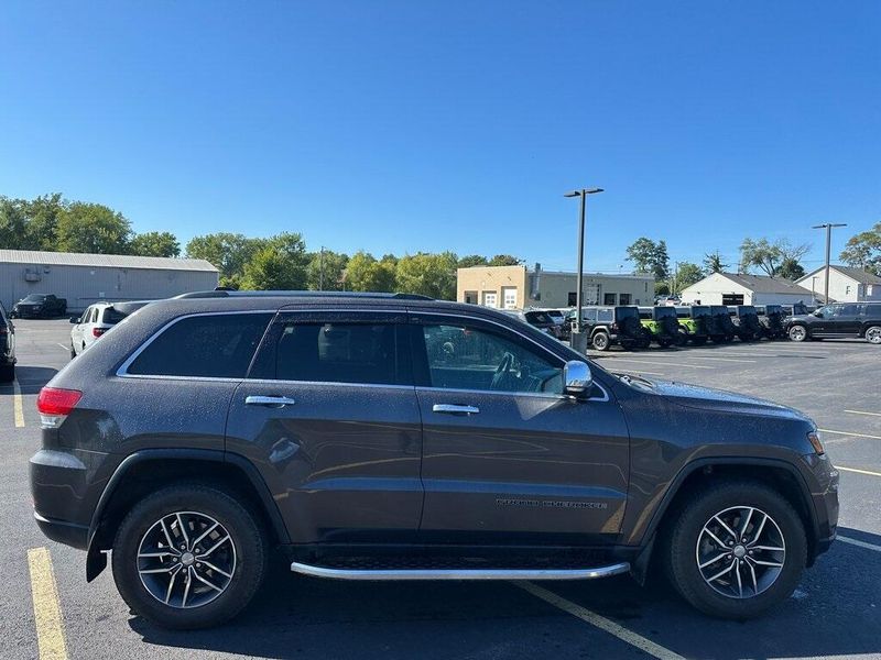 2018 Jeep Grand Cherokee Limited photo 2
