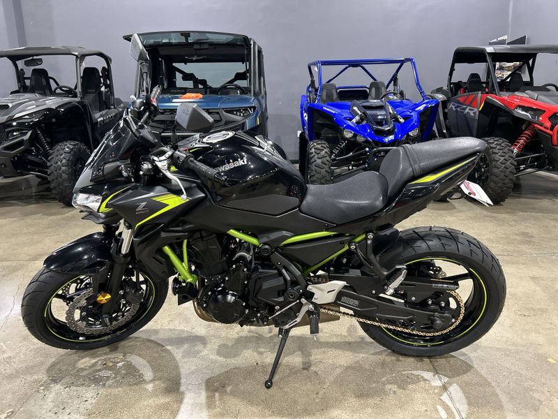 2022 Kawasaki Z650 Base  in a BLACK exterior color. Del Amo Motorsports of Redondo Beach (424) 390-7811 delamomotorsports.com 