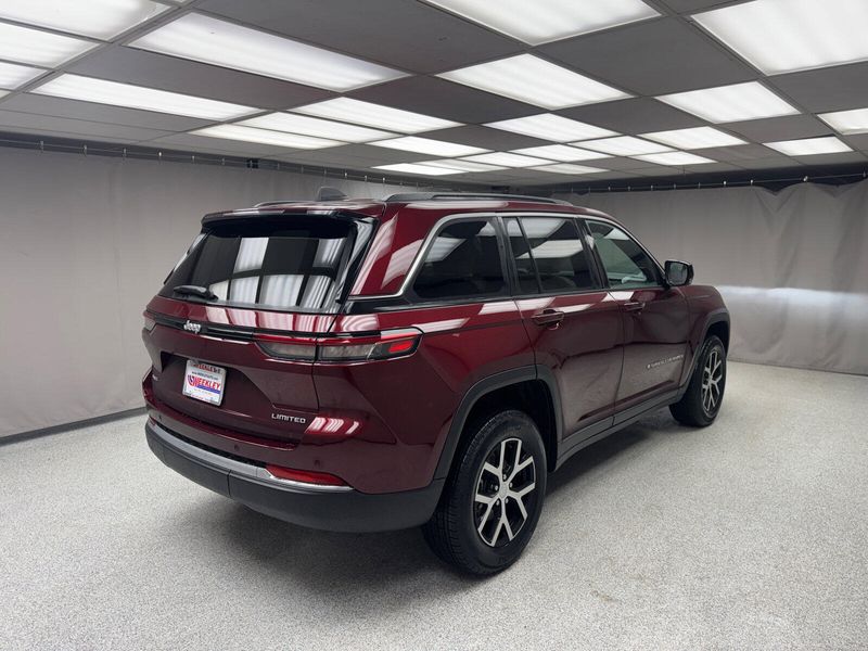 2025 Jeep Grand Cherokee Limited 4x4Image 3