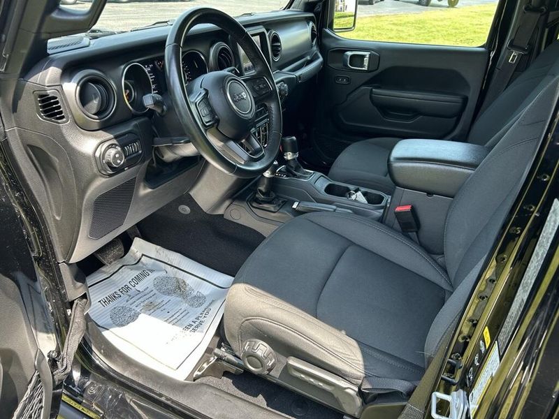 2022 Jeep Gladiator Willys photo 9