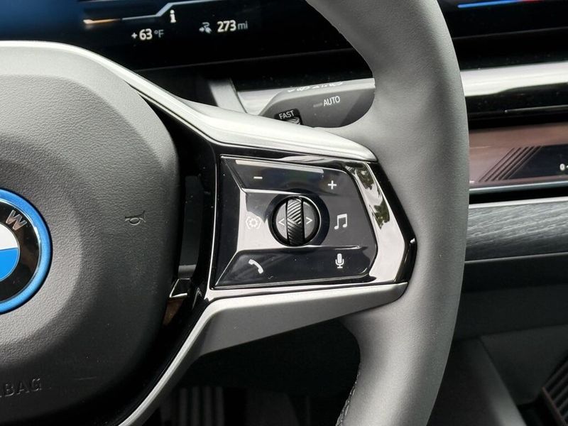 2025 BMW i5 eDrive40Image 24