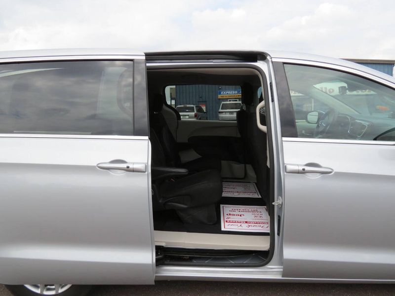 2023 Chrysler Voyager LX 4dr Mini VanImage 25