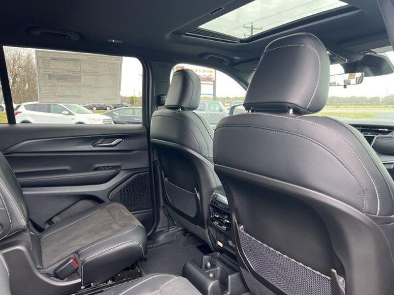2025 Jeep Grand Cherokee L Altitude X 4x4