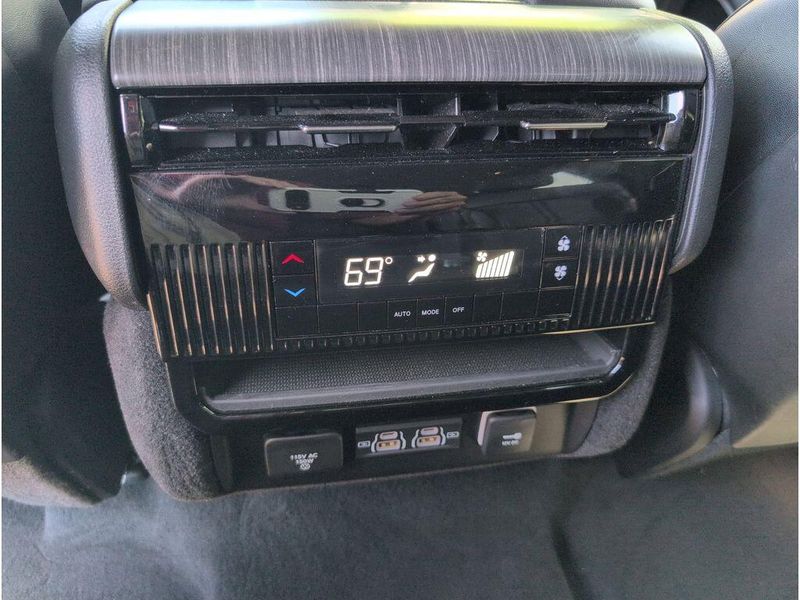 2024 Jeep Wagoneer L Series IIImage 31
