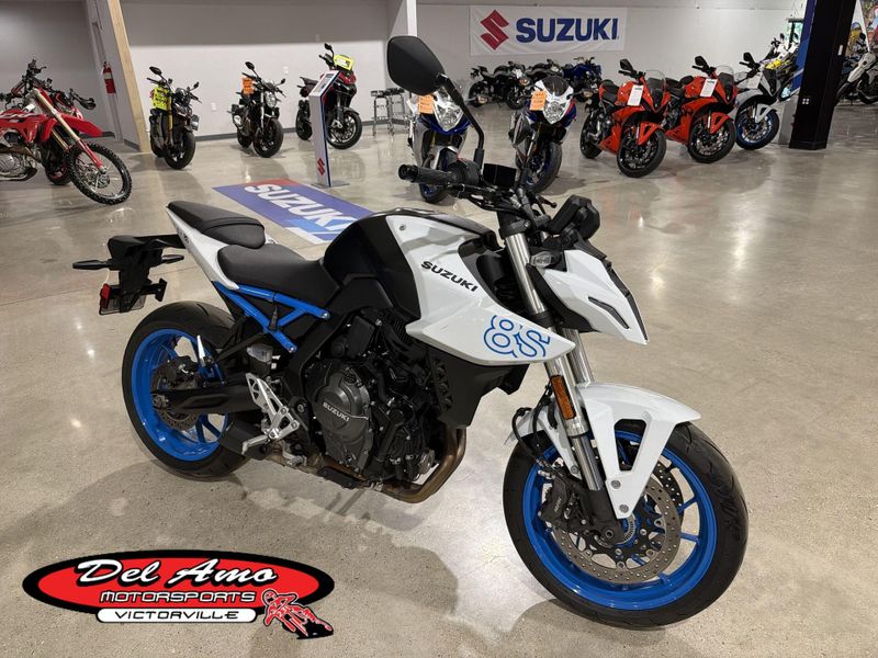 Used 2023 Suzuki GSX-8S  in a WHITE exterior color. Victorville Del Amo Motorsports 760-241-7387 delamomotorsportsofvictorville.com 