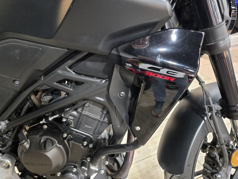 USED 2023 HONDA CB300R ABS Image 11