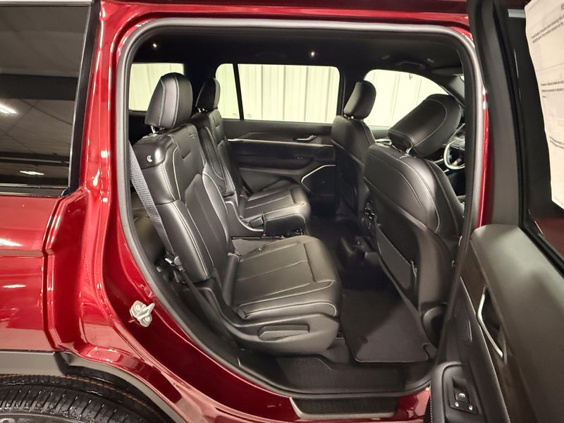 New 2026 Jeep Grand Cherokee L Limited 4x4Image 13