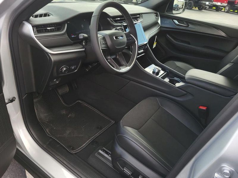 2025 Jeep Grand Cherokee L Altitude X 4x4Image 25