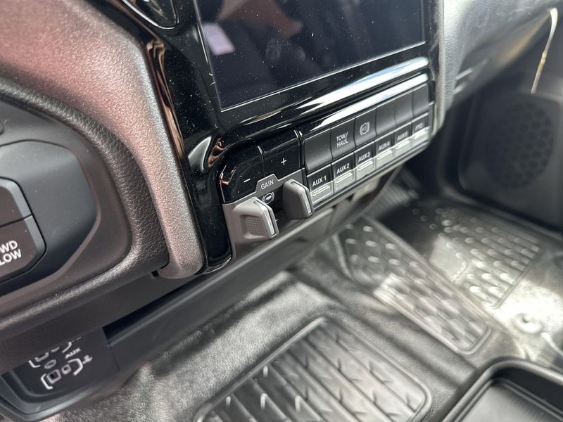 2025 RAM 3500 Tradesman Crew Cab Chassis 4x4 60