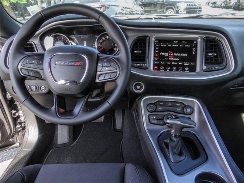 2022 Dodge Challenger Sxt AwdImage 4